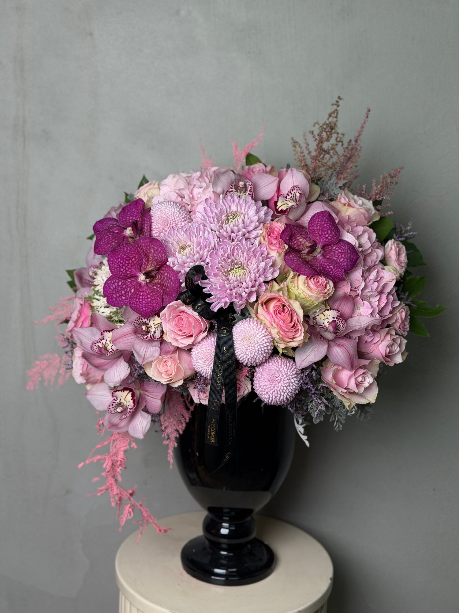 Siyah Cam Vazoda Pembe Aranjman