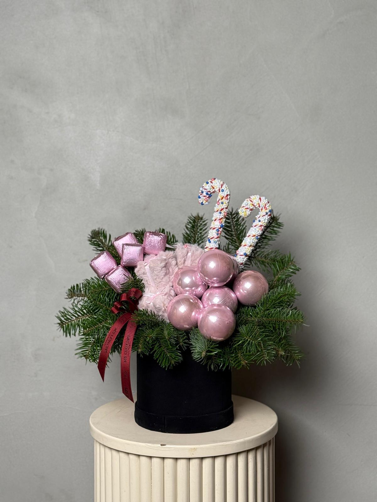 Kutuda Pembe Yılbaşı Aranjmanı